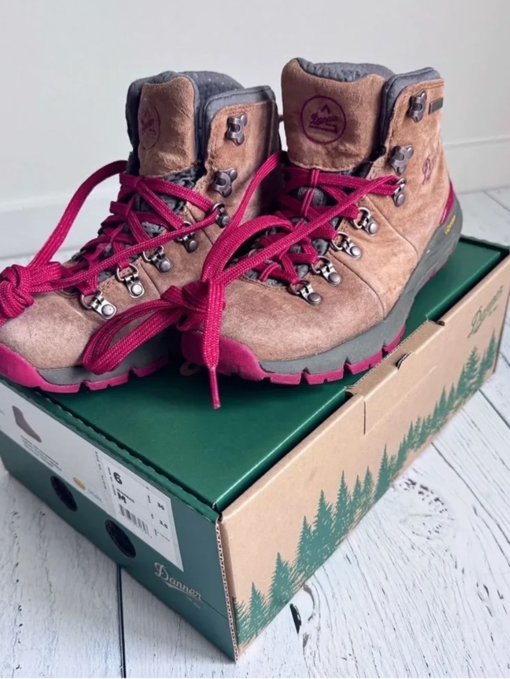 Danner Women’s Mountain 600 Hiking Boots - Picture 2 of 8
